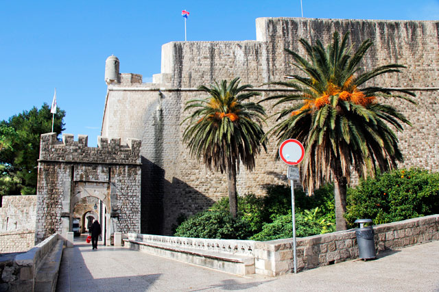 Portão Ploče e a Fortaleza Revelin