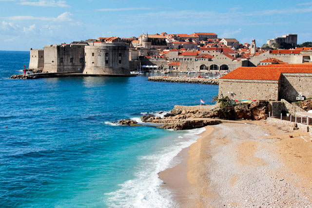 Praia Banje. Cidade Velha ao fundo