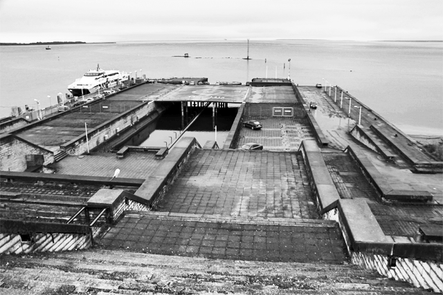 Linnahall. Golfo da Finlândia ao fundo