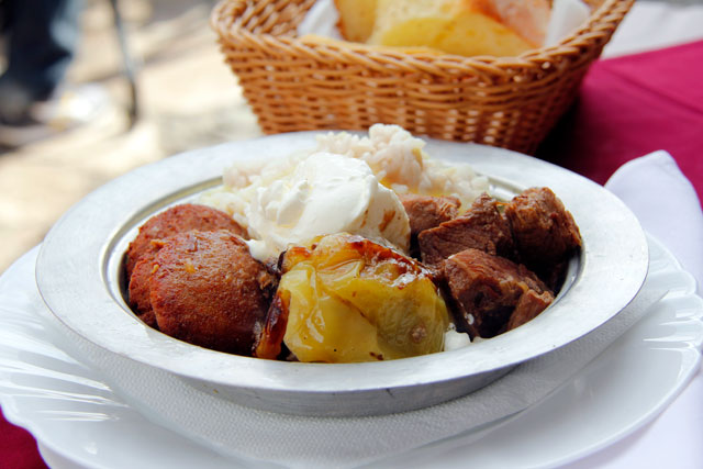 "Mistura caseira", servida no Šadrvan