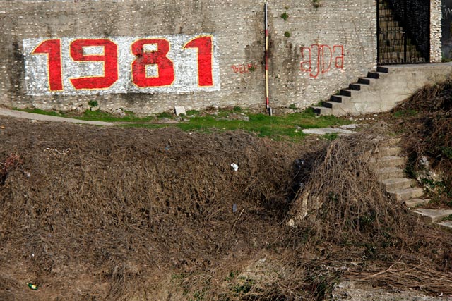 "1981", na margem leste do Neretva