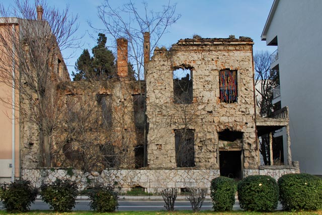 Edifício em ruínas na Bulevar