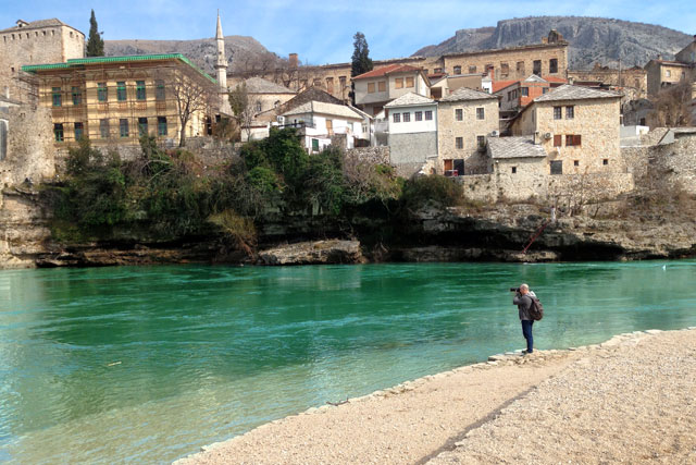 Pequena praia às margens do rio Neretva
